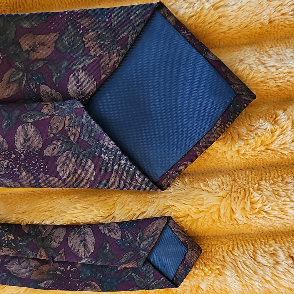 Tie - Picture 9 of 14